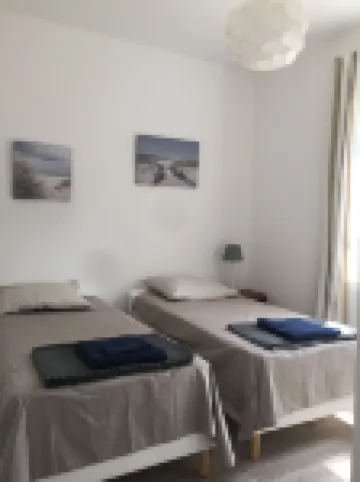 Lake view, Exceptional location between Lake and Ocean, all within walking distance