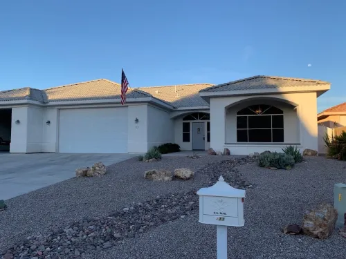 Beautiful, cozy home minutes from Laughlin and the river!!
