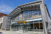 Bright and Modern Studio Guesthouse - near RiNo!