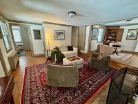 Charming 3-bedroom cottage with WiFi and AC in Hot Springs バスのホテル