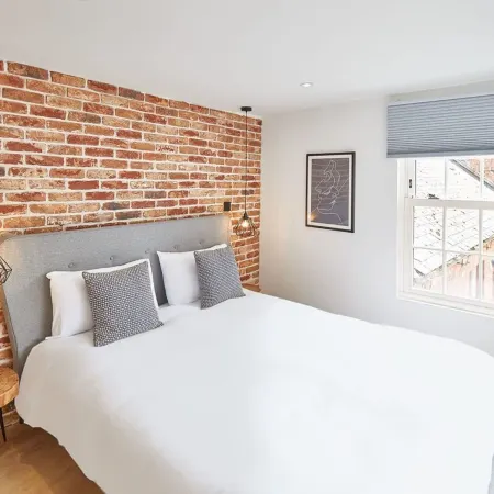 Host & Stay - Golden Lion Apartments Отели рядом с достопримечательностью «Вокзал Уитби»
