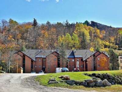 The Pico Escape- 3BR 2BA Ski On Ski Off at Pico Mountain, Close to Killington, condo