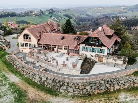 Jaglhof Отели в г. Санкт-Мартин