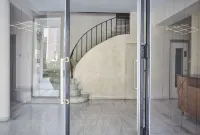 Chic n Bright 3Bd Apt with Hilton View Hotels in Central Athens
