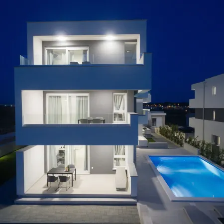 Apartments & Rooms Pool Villas Maris B