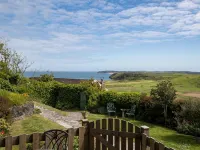 Caldey Island View - Sea Views and Log Burner Hotels in Penally