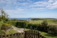 Caldey Island View - Sea Views and Log Burner Hotels in Penally