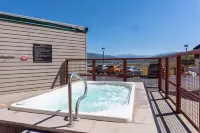 6th Floor Condo with Amazing Lake and Mountain Views!