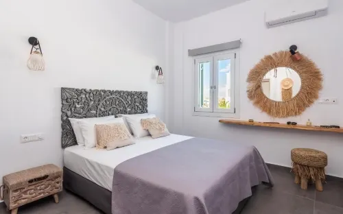 Eclipse Tales Milos, Port Area