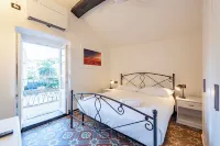 JOIVY Bright 2BR flat, moments from the beach