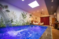Skyline Resort & Convention Centre - piscina