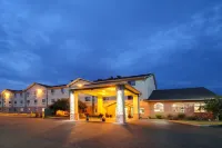 Baymont by Wyndham Galesburg - parking