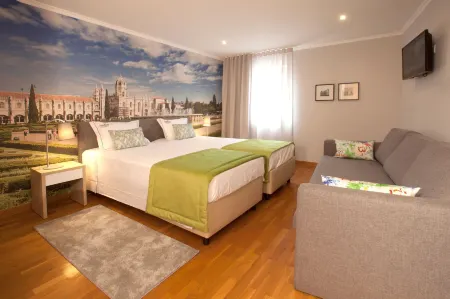Famous Crows Lisbon Suites