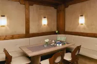 Gasthof & Hotel Goldener Hirsch Hotels in Marktleugast