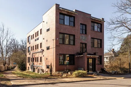 Kasa Downtown Asheville Отели рядом с достопримечательностью «Chatlos Memorial Chapel»