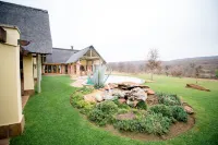 Riverdance Lodge Hotels near Caesar'