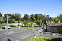 Birches Serviced Apartments Hotels in Collingwood