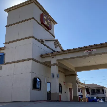 Palace Inn Westheimer Отели рядом с достопримечательностью «Торговый центр "Уэст-Оукс"»