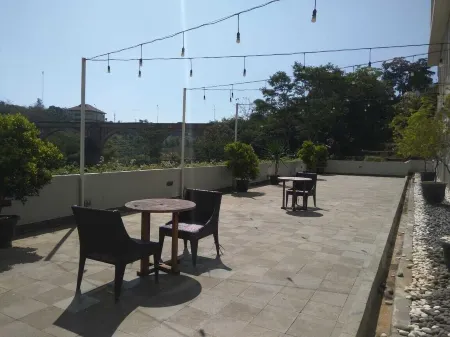 Comfy Studio Apartment Near Unpad @ Taman Melati Jatinangor Отели рядом с достопримечательностью «Stadion IPDN»