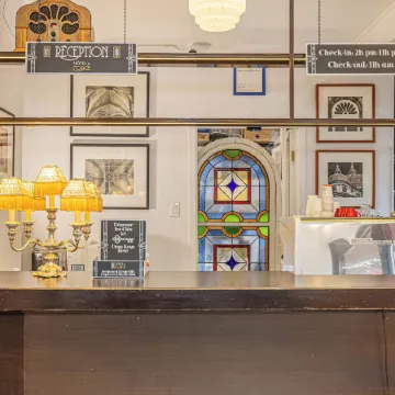 Hotel le Coach Отели рядом с достопримечательностью «Музей Маккорд»