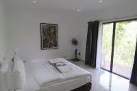 Rainbow Lodge Hoteles en Thma Bang