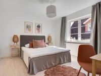 Sanders Charm - Chic 2-Bdr Apt with Shared Garden Hotels near Church of Our Saviour