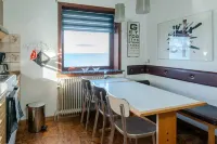 3 Bedroom Apartment / Great Sea View / Quiet Hotel a Argir