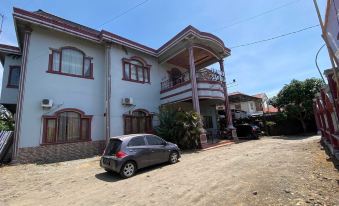 OYO 93176 Hotel Savira
