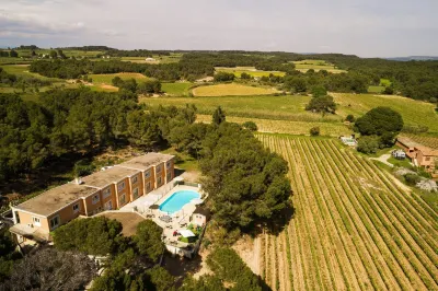 Hotel les Rocailles Các khách sạn gần Domaine Monplezy