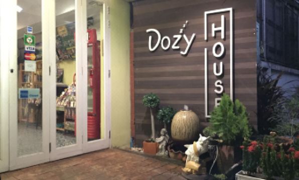 Dozy Lamoon House