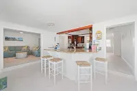 Villa Paradisus. Heated Pool! 6 min to the beach