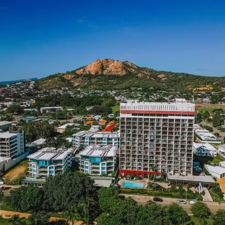 Top Floor Ocean Island  Views Wifi Foxtel See Actual Photos Clean Secure Отели в г. Север Уорд
