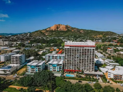 Top Floor Aquarius Amazing Ocean Views Fast WiFi Kayo Free Weekly Service