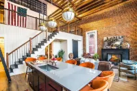 Historic DC Firehouse Penthouse Loft Hôtels à : 