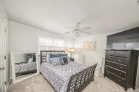 Right At Home-Midland Oasis with pool-billiards