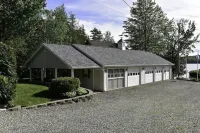 Beautiful Beachfront Lake House- Sleeps up to 12- Weekly Discounts Available!
