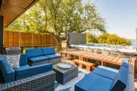 Lakefront Estate With 2 Kitchens Perfect for Events & Families