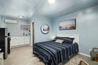 Beachfront Access and Kitchenette - Cozy Coastal Cottages Hotels in Wheeler