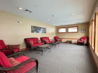 Cozy Fireplace and Access to Pool and Hot Tub - Stunning Mountain Retreat