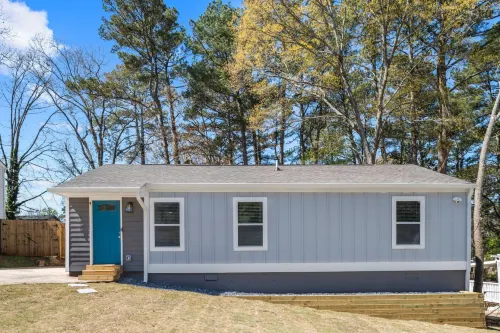 Near ATL | 4k TVs | Fast WiFi | King Bed Hotels in DeKalb County