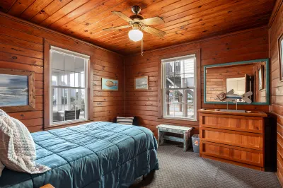 Sandfiddler Hotels near Atlantic Beach