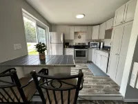 Cozy Studio with Full Kitchen and Modern Amenities - Charming Retreat