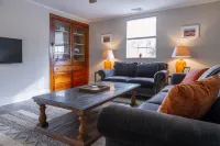 Charming Suites Inspired by Local Landmarks - Cozy Historical Hideaway Hotels in Knox County
