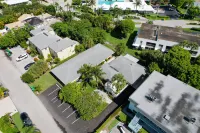 Modern condo near towering palms with beach decor, grill, & yard - walk to beach