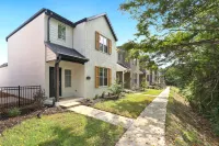 Chic Space with Outdoor Patio and Smart Amenities - Charming Modern Home Hotels in Johnson