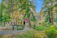 Scenic Forest Views and Cozy Balconies - Charming Woodsy Retreat