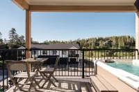 Private Balcony with Hot Tub and Mountain Views - Charming Modern Retreat Hotel di Grand County