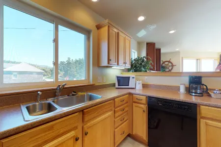 Oceanview home with hot tub and great location - near the port and beach access