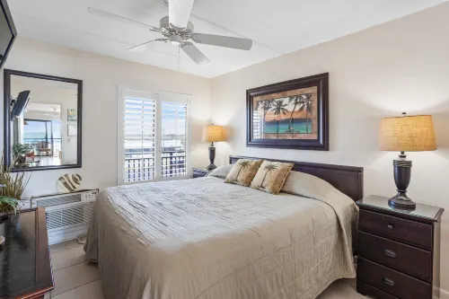 Breathtaking Ocean View and Cozy Furniture - Stunning Tropical Escape Hotels in Crescent Beach