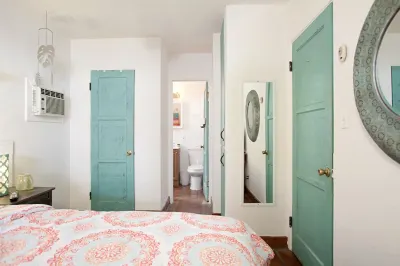 Old Town 1BR Short Drive to Downtown & Beaches 2.5 Отели в г. Сан - Диего Старый город
